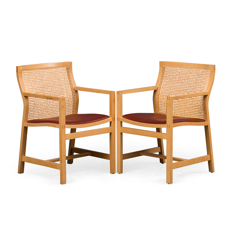 decorative objects: la paire de chaise de Rud Thygesen et Johnny Sorensen