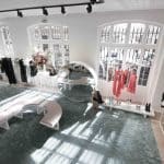 Espace showroom de mode avec portants et vitrines – Galerie Joseph Paris 3e