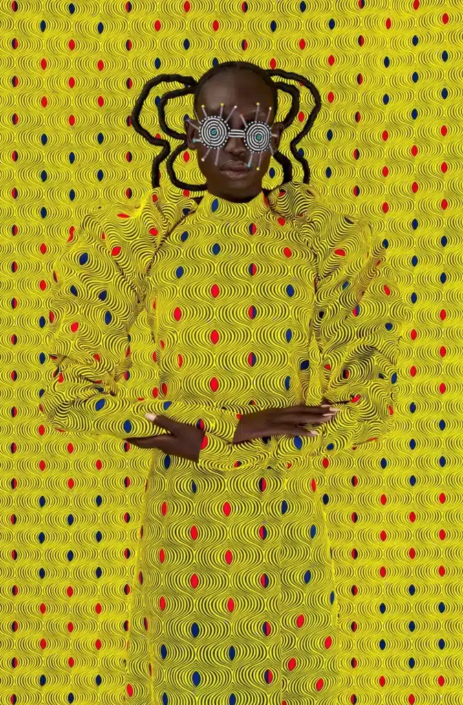 This image has an empty alt attribute; its file name is galeriejoseph.com-le-wax-un-tissu-au-coeur-de-lhistoire-africaine-exposition-wax.jpg-673x1024.webp