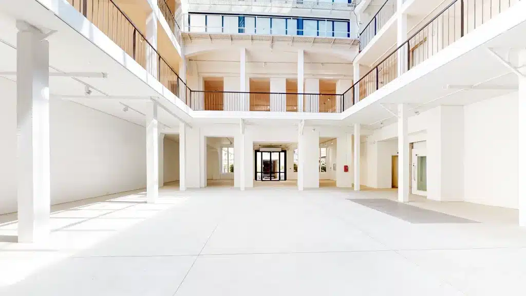 Vue d'ensemble de la galerie Joseph au 5 Rue Saint-Merri, espace lumineux et moderne à louer.