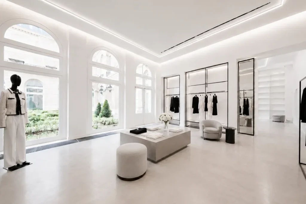 Collection de vêtements présentée pendant la Fashion Week au 79 rue du Temple, chez Galerie Joseph.