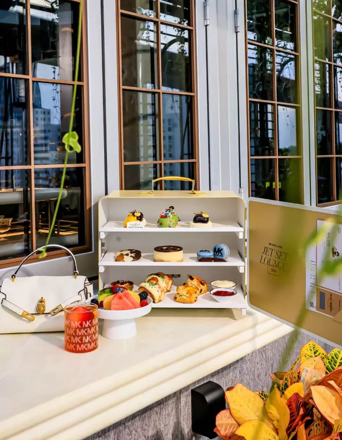 : Pop-up Michael Kors Jet Set Lounge à l’Andaz Shanghai ITC.